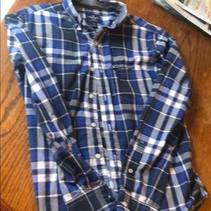 Men’s American eagle button down shirt.